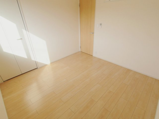 ブリーズ鴻の洋室