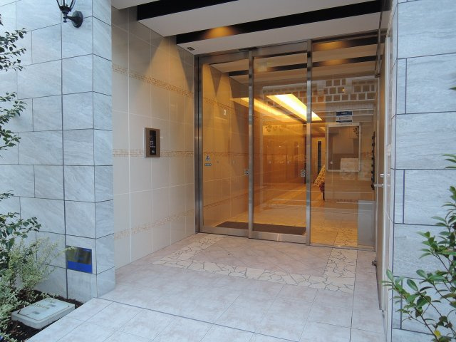 ImpRex 3号館のエントランス