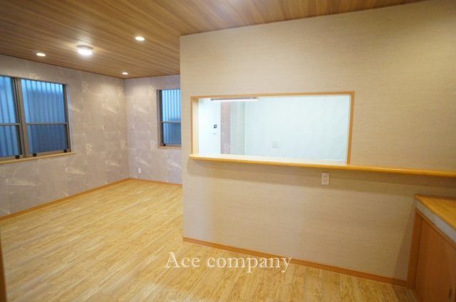 【居間・リビング】 | 東大阪市岩田町6丁目 | 【LDK：15帖】対面式のカウンターキッチンです♪