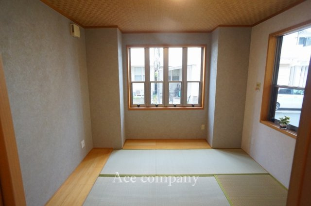 【内装】 | 東大阪市岩田町6丁目 | 【1階：和室5.2帖】畳表替え済みです☆