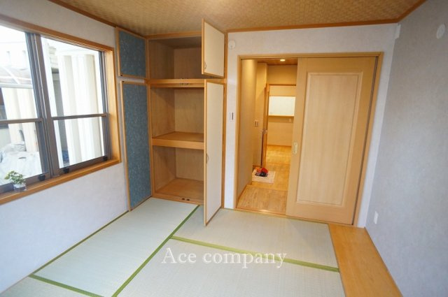 【内装】 | 東大阪市岩田町6丁目 | 【1階：和室5.2帖】押し入れ完備です♪