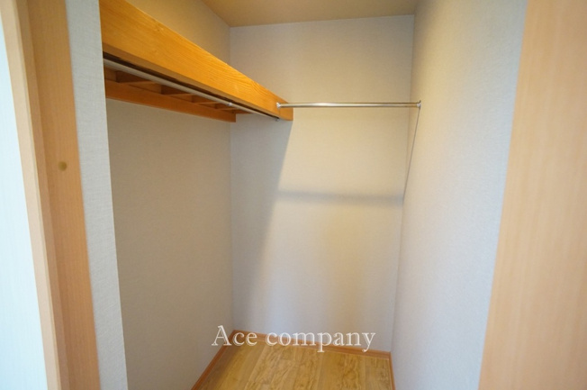 【収納】 | 東大阪市岩田町6丁目 | 【2階：洋室6.7帖】のウォークインクローゼット内です♪