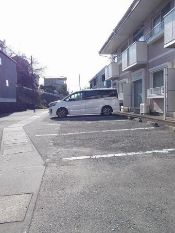 エルディム髙田の駐車場