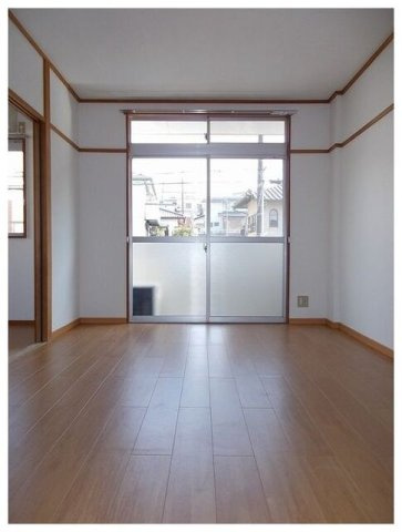 エルディム髙田の洋室