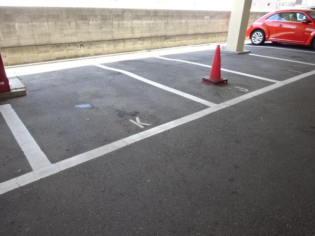プレジール有瀬の駐車場