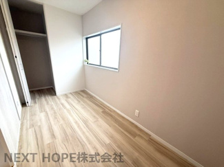 【洋室】 | 尼崎市東難波町４丁目中古戸建　リフォーム済 | 洋室4帖です♪収納スペースも有ります！！