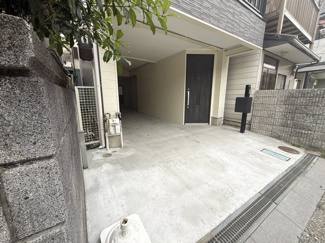 【駐車場】 | 尼崎市東難波町４丁目中古戸建　リフォーム済 | １階は車庫です♪２台駐車可能です！！