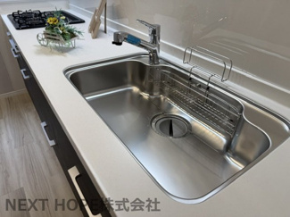 【キッチン】 | 尼崎市東難波町４丁目中古戸建　リフォーム済 | 大きなお鍋も洗える大きなシンクです！ぜひ現地でご確認ください！！