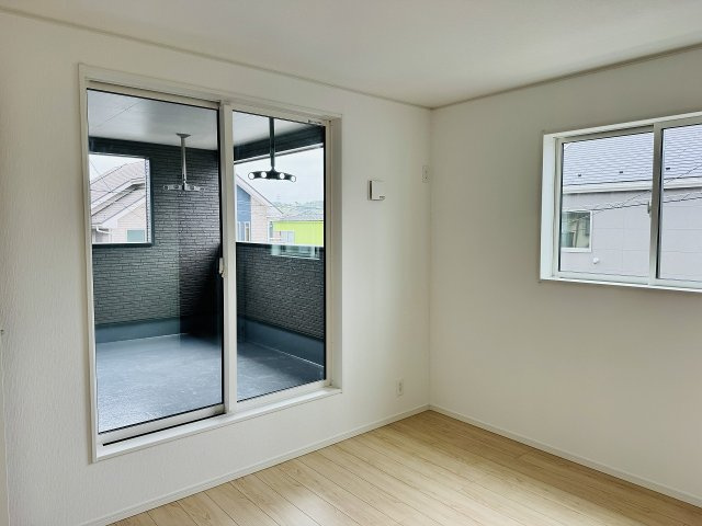 八王子市　宮下町　新築一戸建て　５期の寝室|～2階8.7帖の主寝室　ベッドなど大型家具のレイアウトもしやすい広さです～