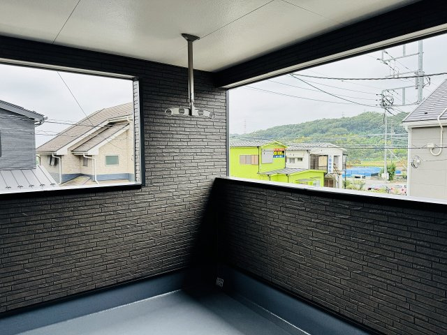 八王子市　宮下町　新築一戸建て　５期のバルコニー|～急な雨も安心のインナーバルコニーです～