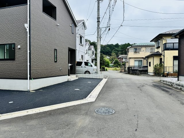 八王子市　宮下町　新築一戸建て　５期の前面道路含む現地写真|～東側5.2ｍ・南側4.5ｍ道路に面しています～