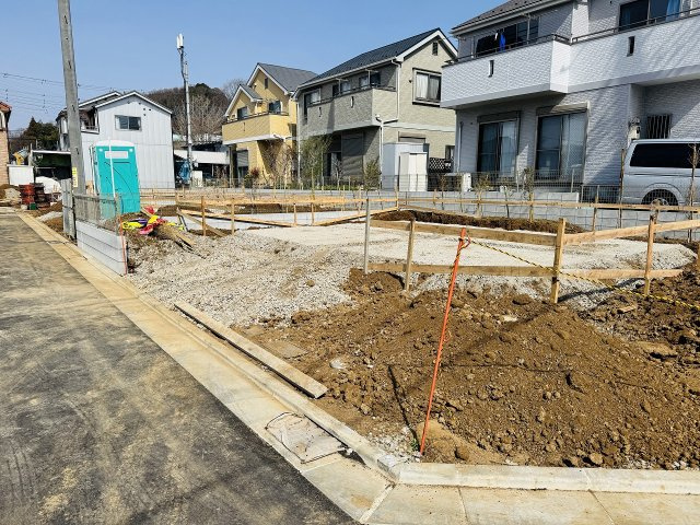 八王子市　宮下町　新築一戸建て　５期の駐車場|～L字型に2台駐車可能～
