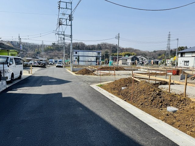 八王子市　宮下町　新築一戸建て　５期の前面道路含む現地写真|～東側5.2ｍ・南側4.5ｍ道路に面しています～