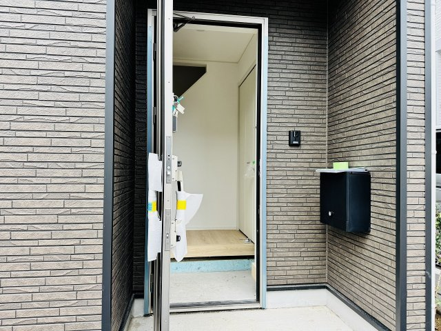 八王子市　宮下町　新築一戸建て　５期の玄関|～玄関は安心のWロックキーを採用～