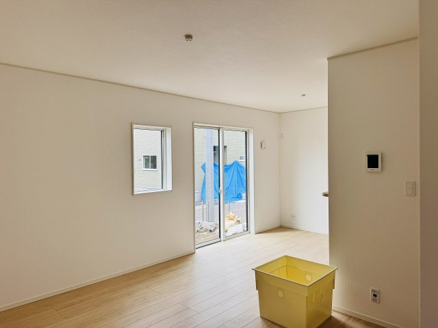 八王子市　宮下町　新築一戸建て　５期の居間・リビング|～15.2帖の明るいLDKで、家族団欒の時間をお過ごしいただけます～