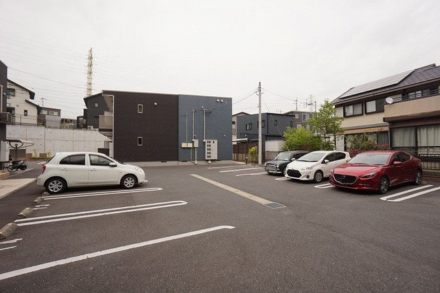 【駐車場】 | エクセレント本城Ｂ | 車をお持ちの方に嬉しい駐車場付きの物件です