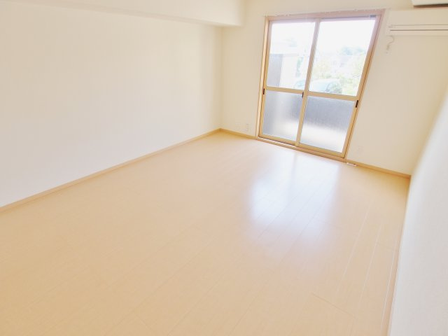 プリメーラ石井城上の居間・リビング