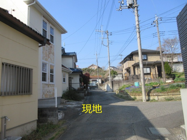 中古戸建　吉見町長谷1591-10の前面道路含む現地写真