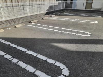 【駐車場】 | ソレイユ・北野 | 駐車場に車を止められます