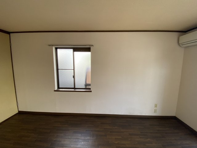 メゾン本町の洋室|明るい洋室です