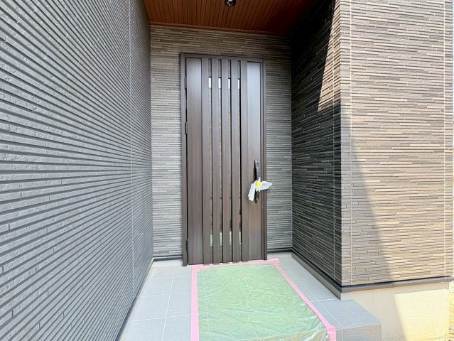 【商談中】タマタウン　岐阜市萱場東町（城西小）　全3区画分譲の玄関|玄関ドアの鍵はディンプルキーと内側はサムターンキーになっており防犯性の高い仕様になっています。