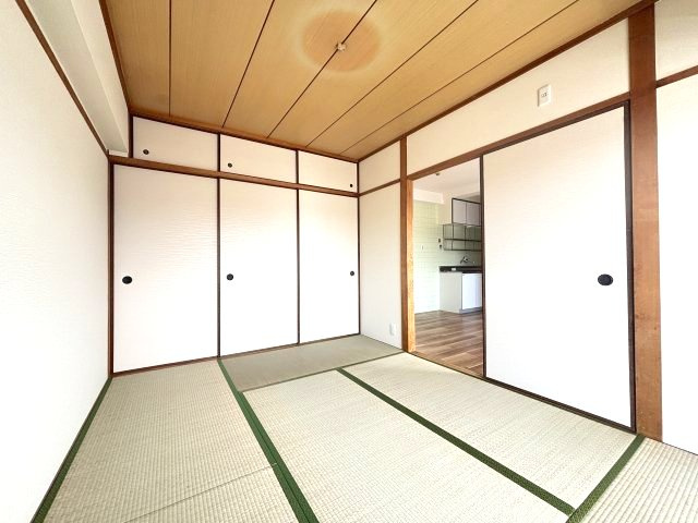ジョイフル昭栄の和室