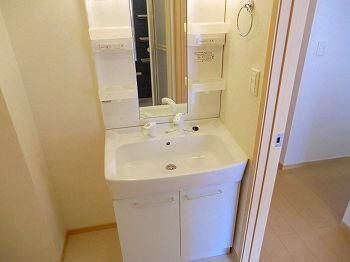 【洗面所】 | フェリア香呂Ｃ | スペースが確保できる洗面所です