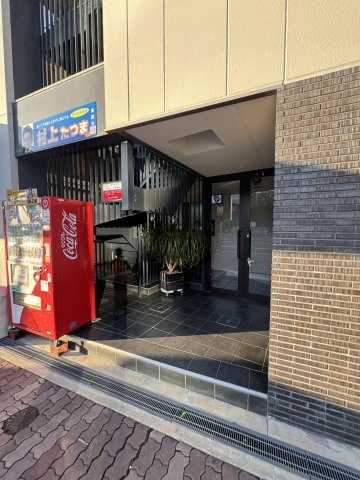 高田屋久菱ビルのエントランス