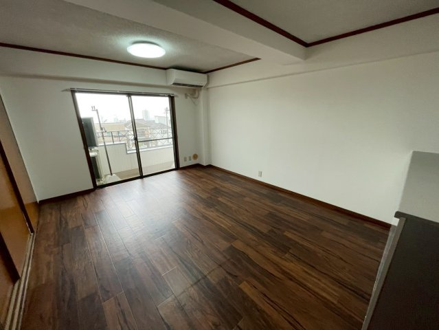 カサベルデ青谷の居間・リビング