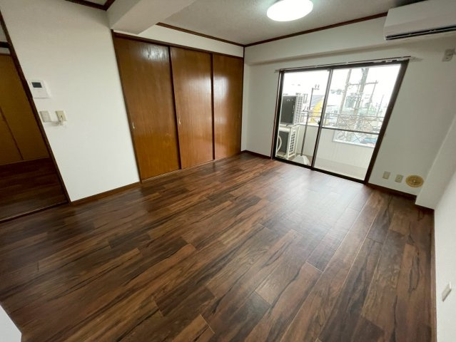 カサベルデ青谷の居間・リビング