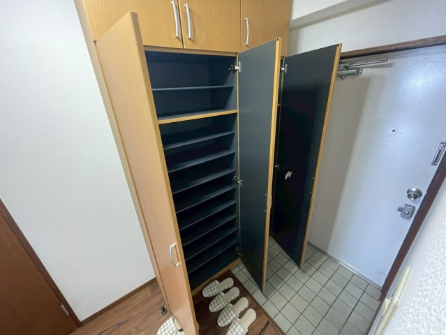 カサベルデ青谷の玄関