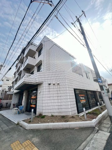 ロイヤルハイツ甲子園口の外観