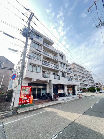 ロイヤルハイツ甲子園口の外観