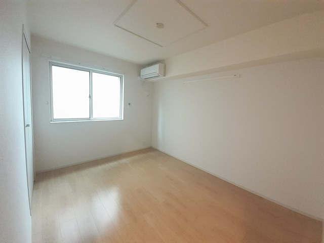 アブニール篠山の洋室