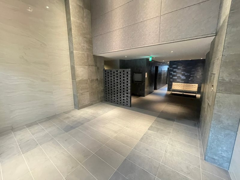 ファーストフィオーレ難波南パークサイドのロビー|清潔なロビーです