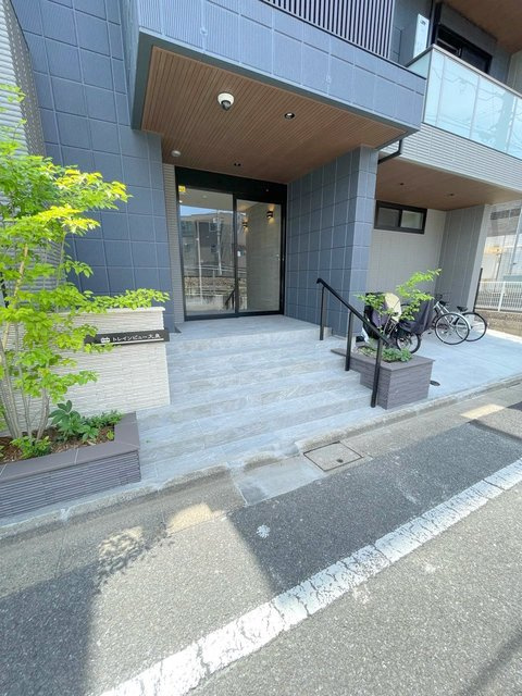トレインビュ―大泉のエントランス|★オートロック付き★