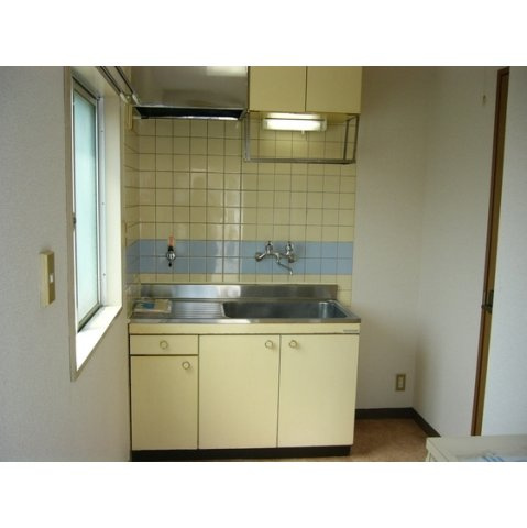 シャインハイム草加新田Ⅰのキッチン|コンパクトなキッチンで掃除もラクラク