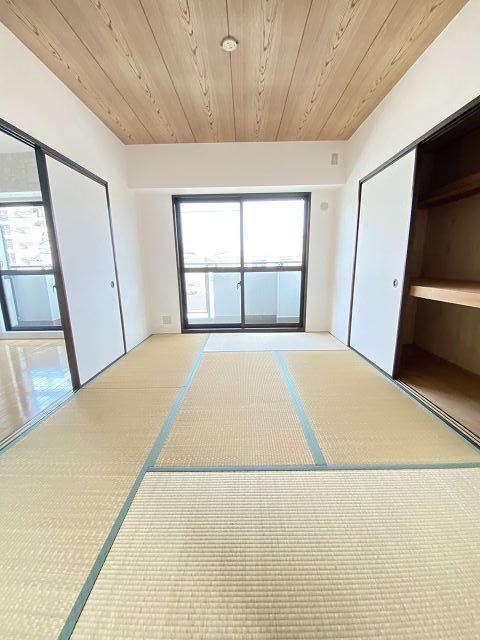 アートフェリスの寝室|開放的な寝室です