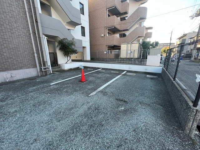 アートフェリスの駐車場|カースペースがあります