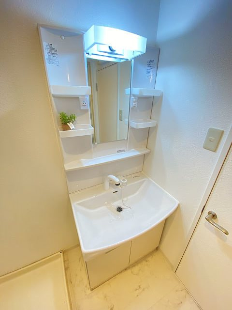 アートフェリスの洗面所|明るい洗面所です