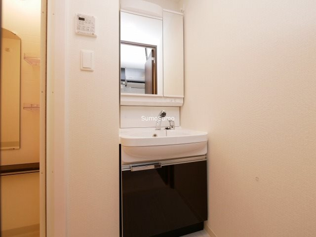 プレサンス天満橋トラッドの洗面所|脱衣スペースもあります