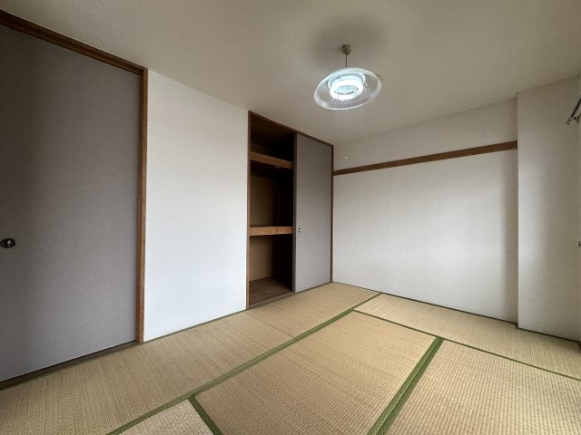 府中市是政２丁目の賃貸マンションの収納