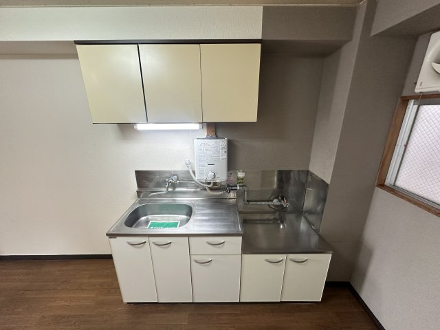 府中市是政２丁目の賃貸マンションのキッチン