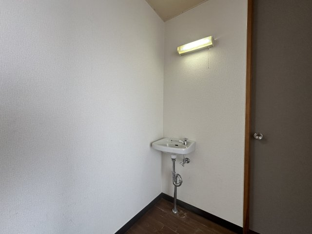 府中市是政２丁目の賃貸マンションの洗面所