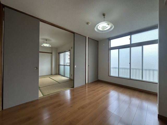 府中市是政２丁目の賃貸マンションの洋室