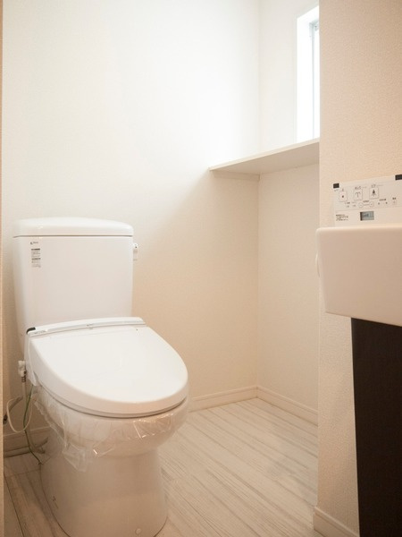 ＭＡＣ小網町コートのトイレ|落ち着いた色調のトイレです