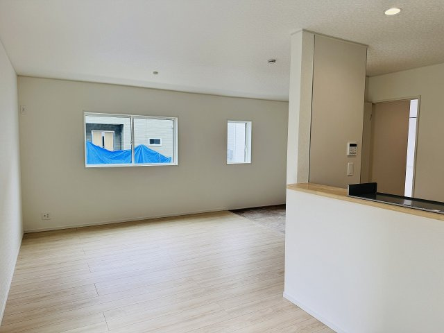 八王子市　宮下町　新築一戸建て　５期の内装|～16.0帖の明るいLDKで、家族団欒の時間をお過ごしいただけます～