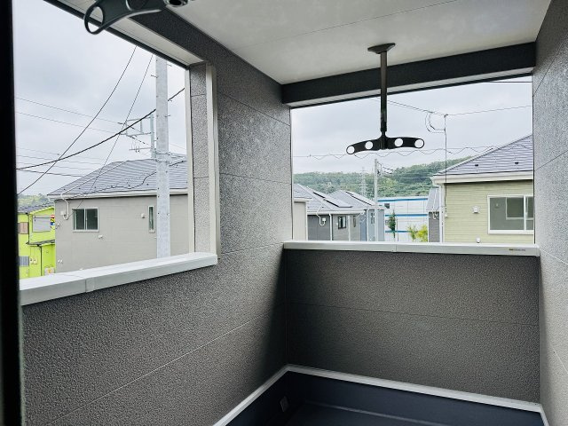 八王子市　宮下町　新築一戸建て　５期のバルコニー|～急な雨も安心のインナーバルコニーです～