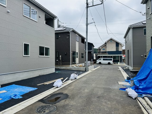 八王子市　宮下町　新築一戸建て　５期の前面道路含む現地写真|～南側4.5ｍ道路に面しています～