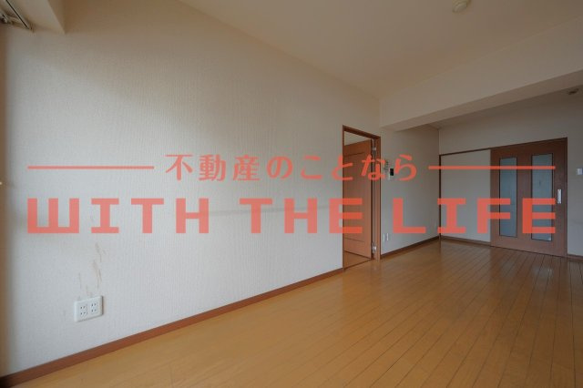 ソレーユ諏訪野【キャッシュバック対象物件】の居間・リビング|おしゃれな居間です